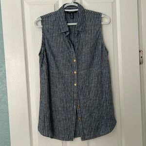 Ellen Tracy sleeveless top - Size M.